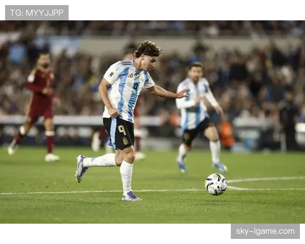 阿根廷队边路攻势如潮,状态回升剑指国际赛场新辉煌 阿根廷队边路攻势如潮,状态回升剑指国际赛场新辉煌