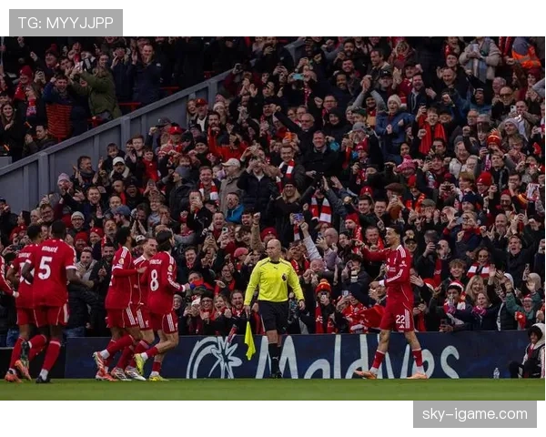 阿诺德为利物浦持续发力,球队状态回暖再度向英超巅峰迈进 阿诺德为利物浦持续发力,球队状态回暖再度向英超巅峰迈进