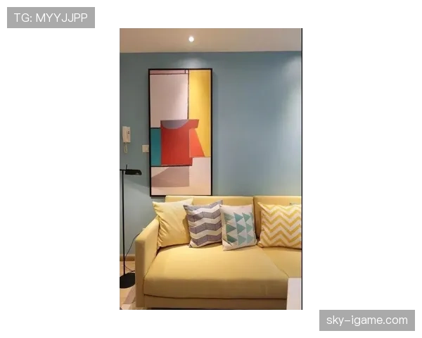 杨舒予客厅那几个靠枕比我一个月房租还贵，刷图瞬间懵了